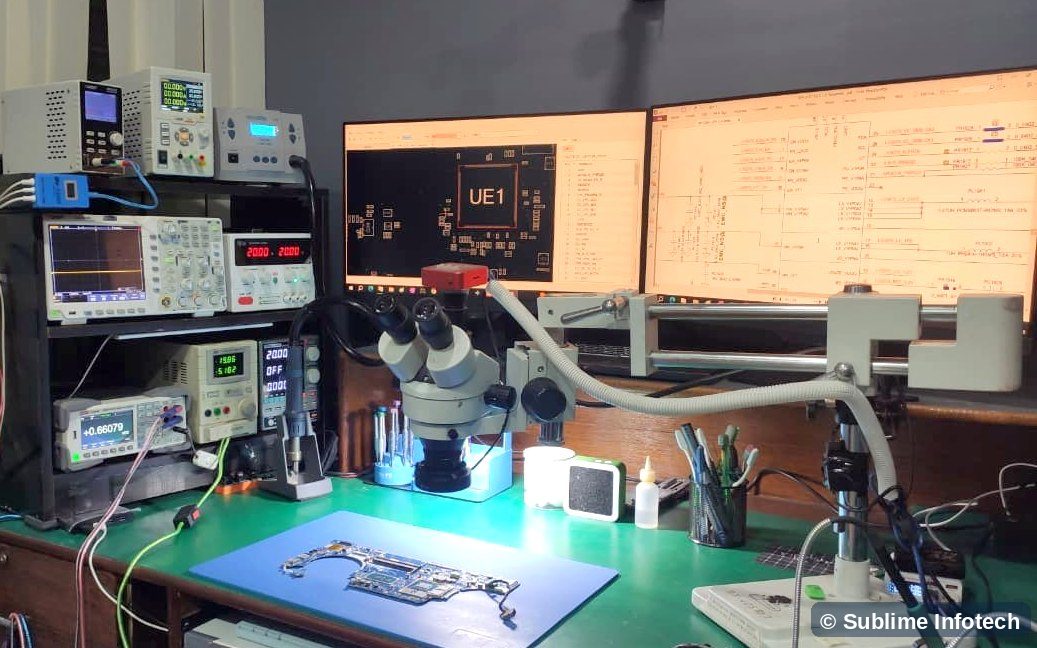 L4 main lab bench with dual screens, microscope and instrument rack
